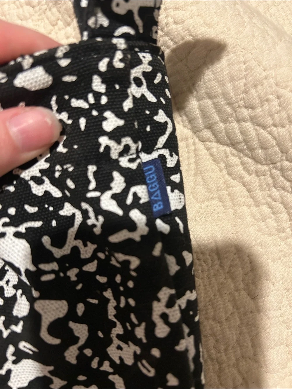 BAGGU Black and White Speckle Tote with Top Handles and Adjustable Strap